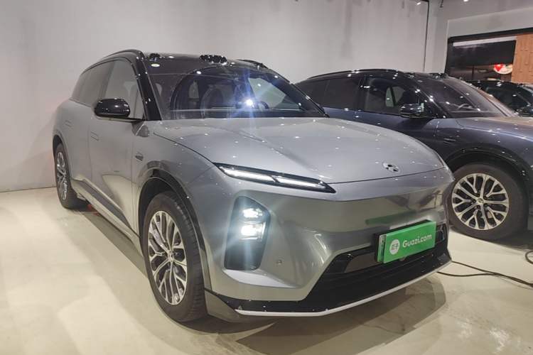Used Nio ES6 2025 75 kWh Front Right 45 Deg