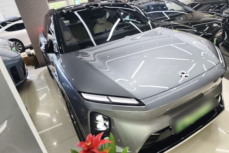 Used Nio ES6 2025 75 kWh Front Right 45 Deg