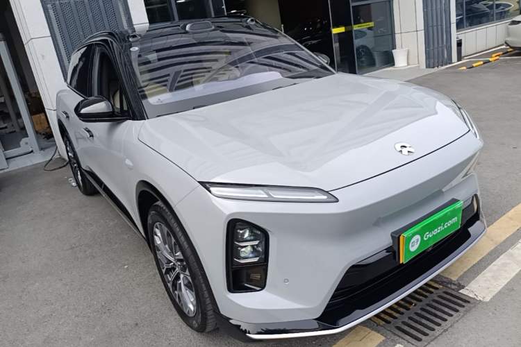 Used Nio ES6 2025 75 kWh Front Right 45 Deg
