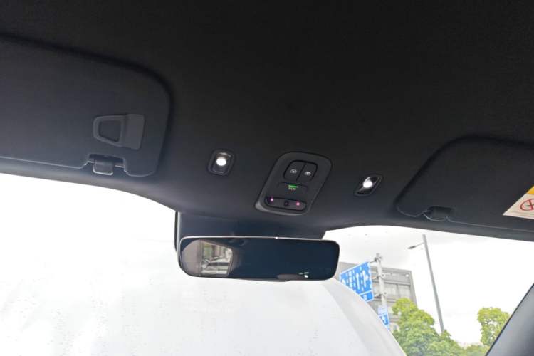 Used Nio ES6 2025 75 kWh Headliner