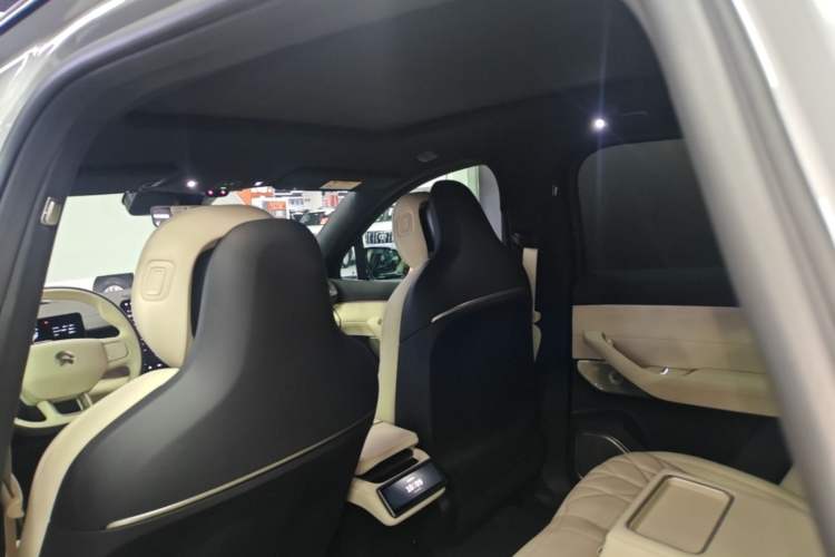 Used Nio ES6 2025 75 kWh Headliner