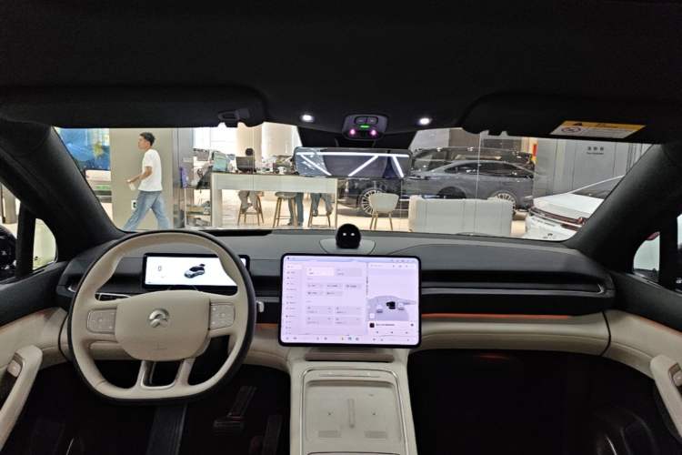 Used Nio ES6 2025 75 kWh Headliner