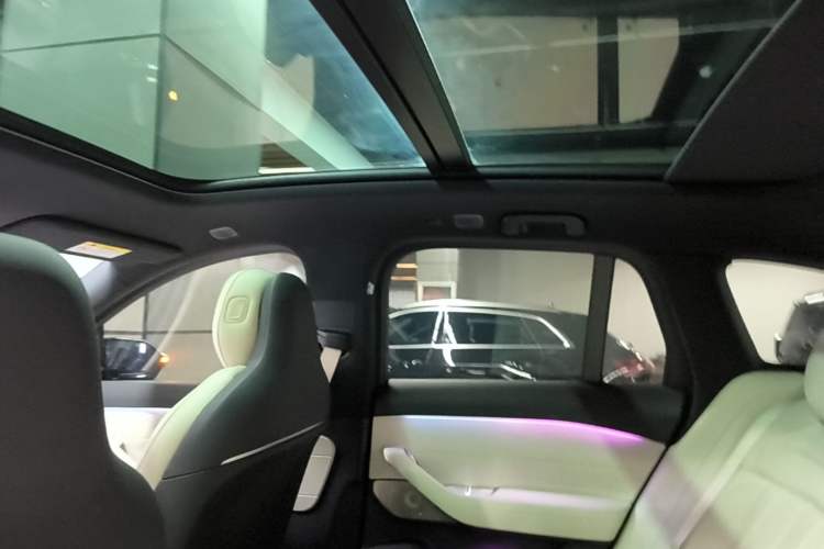 Used Nio ES6 2025 75 kWh Headliner