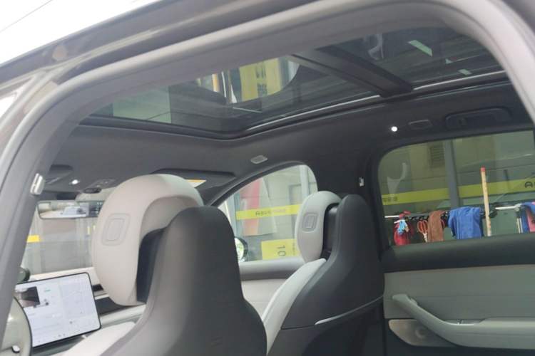 Used Nio ES6 2025 75 kWh Headliner