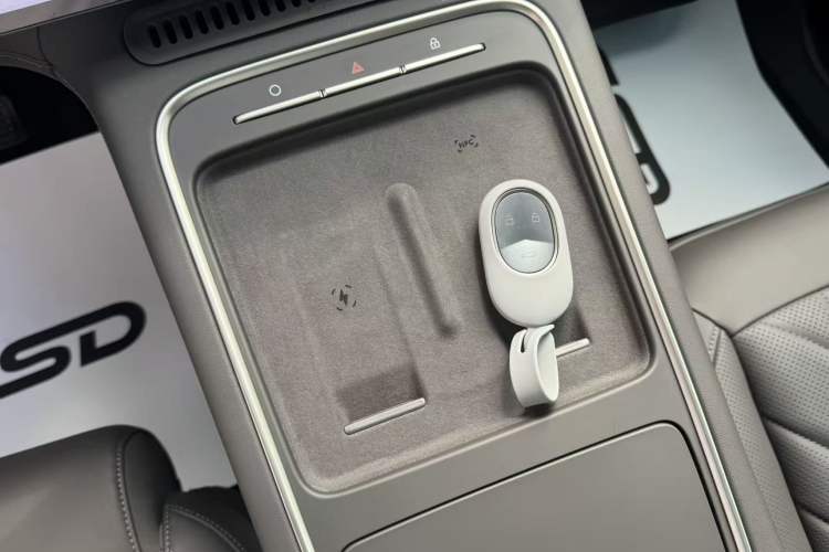 Used Nio ES6 2025 Model 100kWh 300,000th Anniversary Edition Interior 1