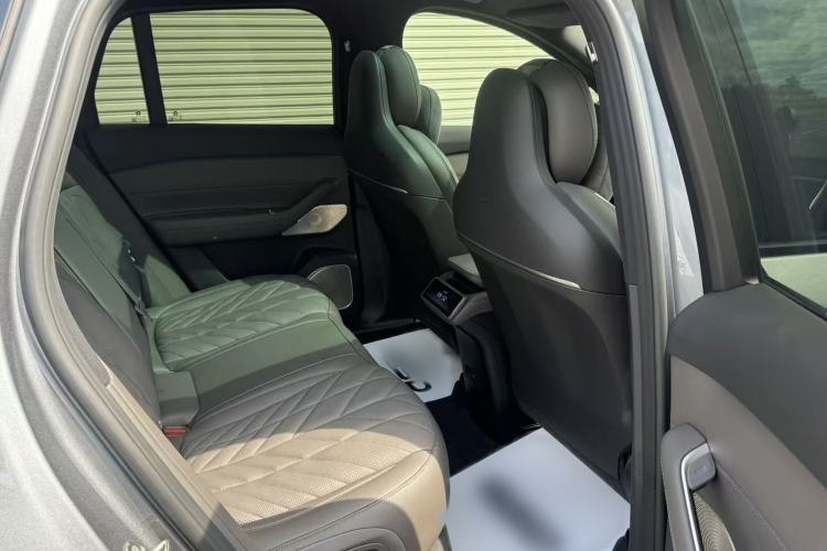 Used Nio ES6 2025 Model 100kWh 300,000th Anniversary Edition Interior 11