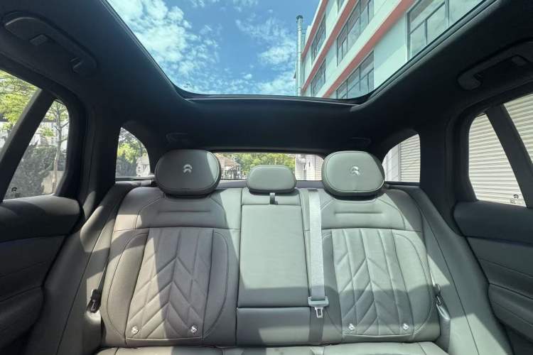 Used Nio ES6 2025 Model 100kWh 300,000th Anniversary Edition Interior 12