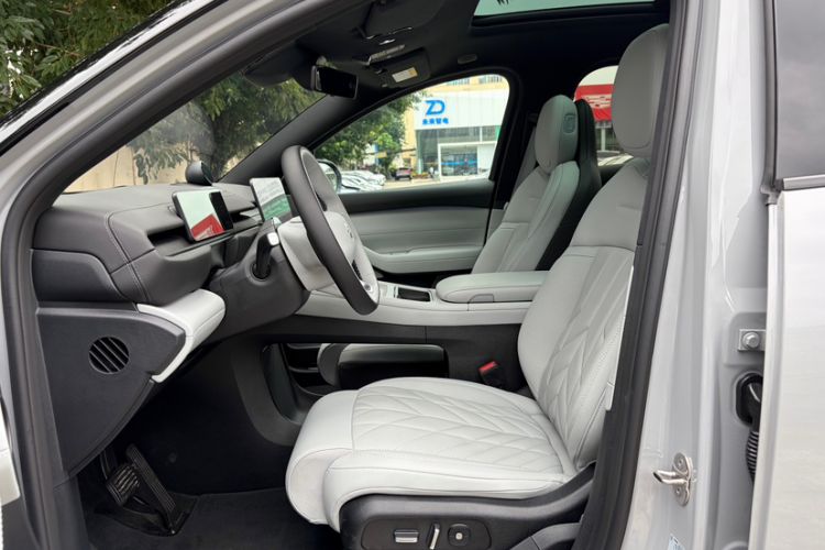 Used Nio ES6 2025 75 kWh Interior 2