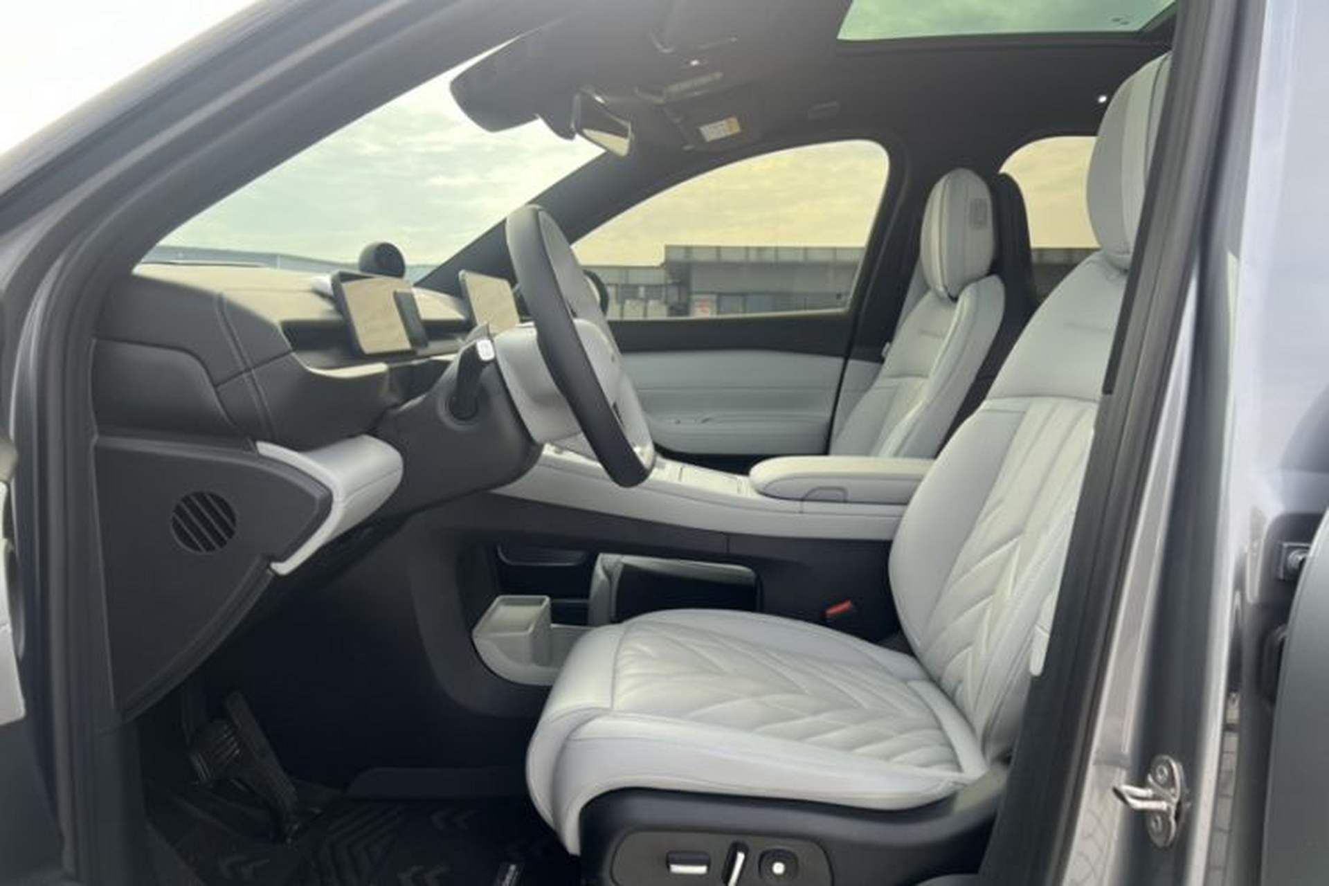 Used Nio ES6 2025 Model 100kWh 300,000th Anniversary Edition Interior 3