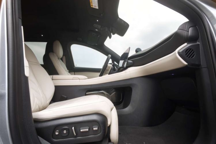 Used Nio ES6 2025 75 kWh Interior 4