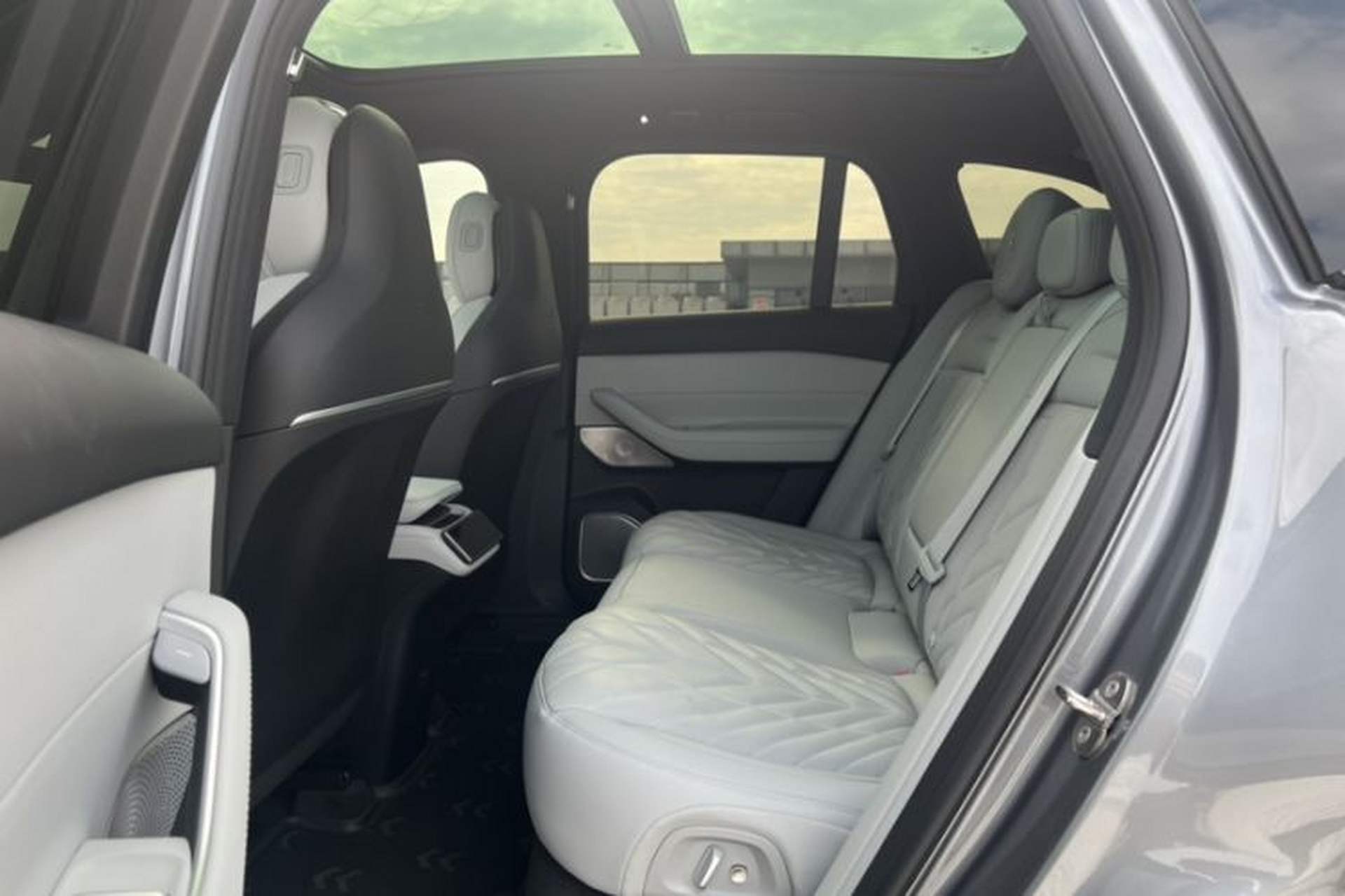 Used Nio ES6 2025 Model 100kWh 300,000th Anniversary Edition Interior 4