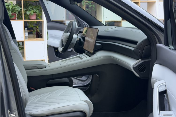 Used Nio ES6 2025 75 kWh Interior 4
