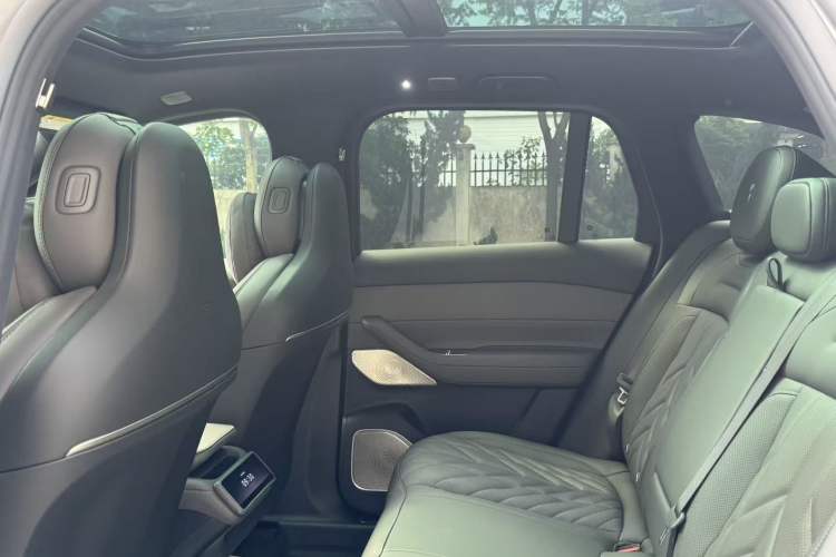 Used Nio ES6 2025 Model 100kWh 300,000th Anniversary Edition Interior 5