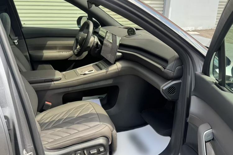 Used Nio ES6 2025 Model 100kWh 300,000th Anniversary Edition Interior 7