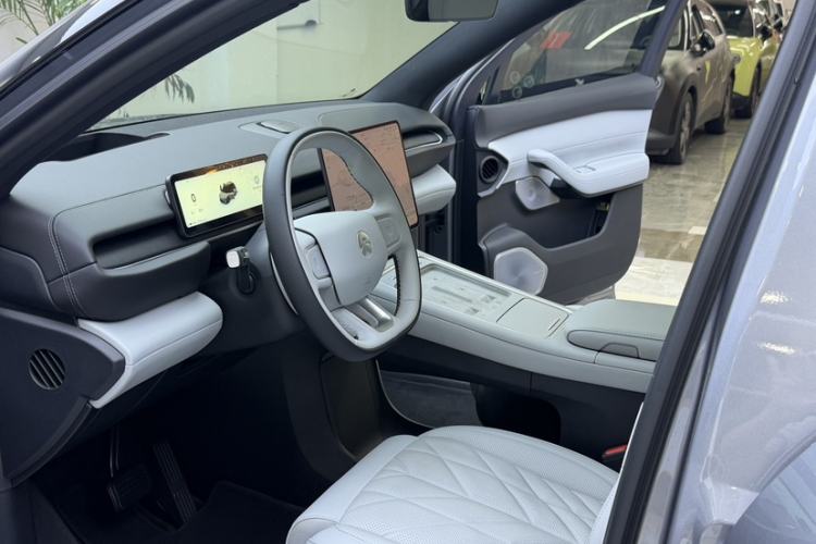 Used Nio ES6 2025 75 kWh Interior 7