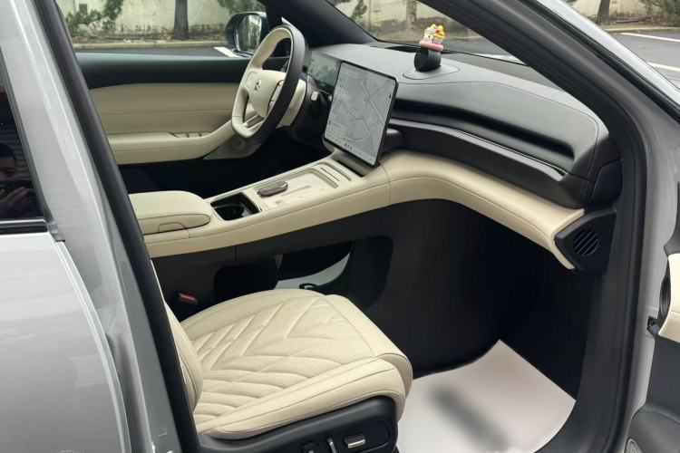 Used Nio ES6 2025 75 kWh Interior 8