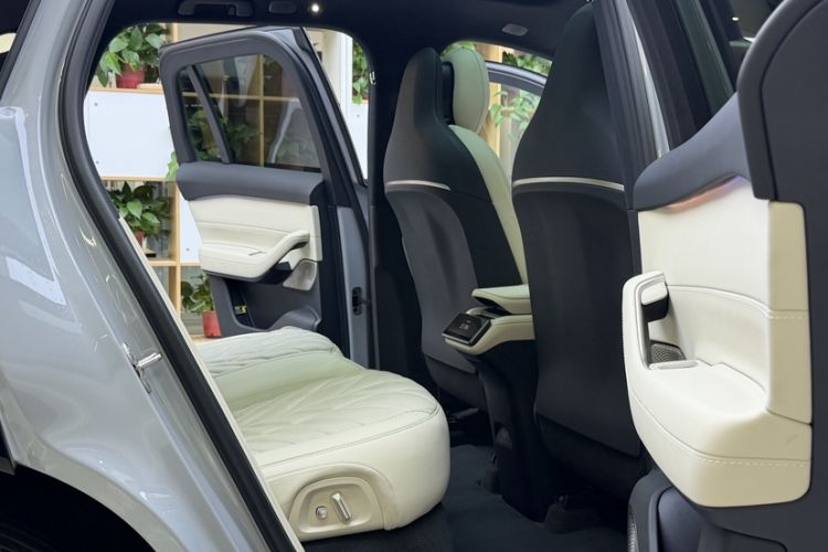 Used Nio ES6 2025 75 kWh Interior 8