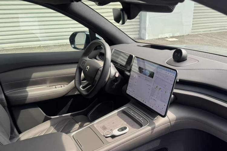 Used Nio ES6 2025 Model 100kWh 300,000th Anniversary Edition Interior 9