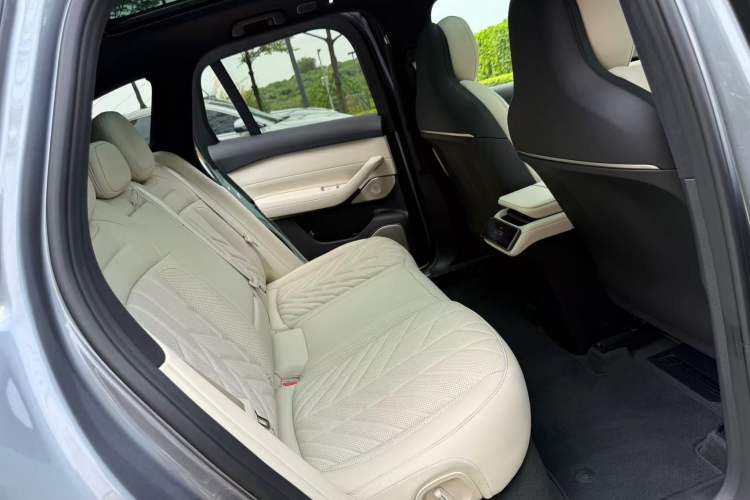 Used Nio ES6 2025 100 kWh Interior 9
