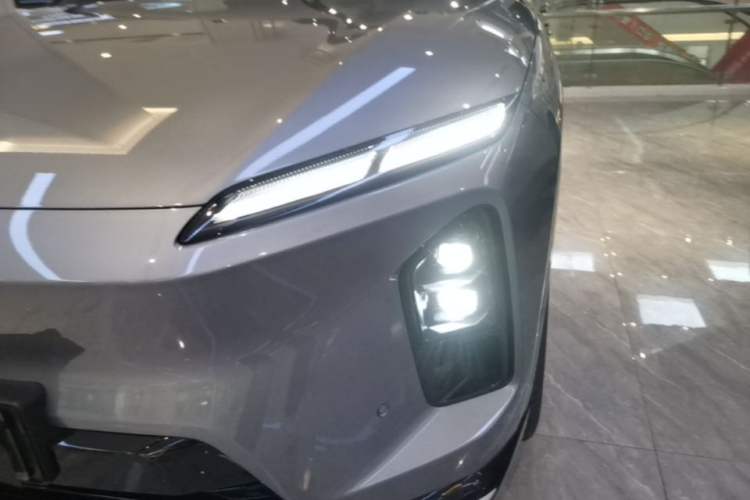 Used Nio ES6 2025 75 kWh Left Front Headlight