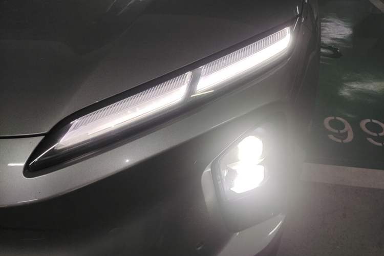 Used Nio ES6 2025 75 kWh Left Front Headlight