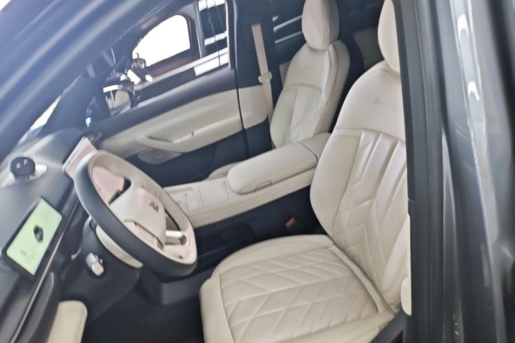 Used Nio ES6 2025 75 kWh Left Front Seat