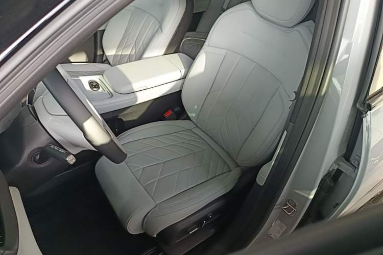Used Nio ES6 2025 75 kWh Left Front Seat