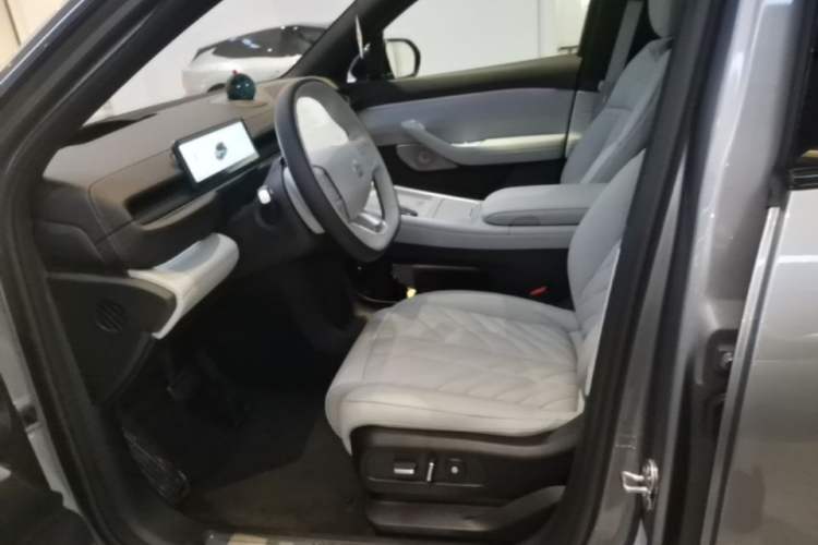 Used Nio ES6 2025 75 kWh Left Front Seat