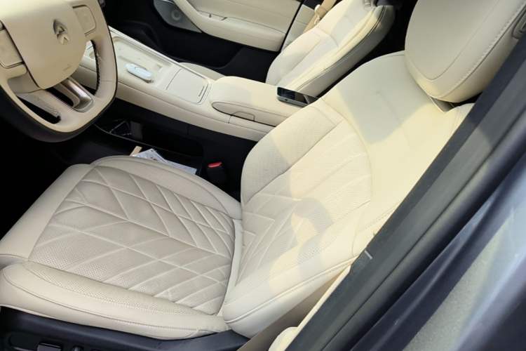 Used Nio ES6 2025 75 kWh Left Front Seat