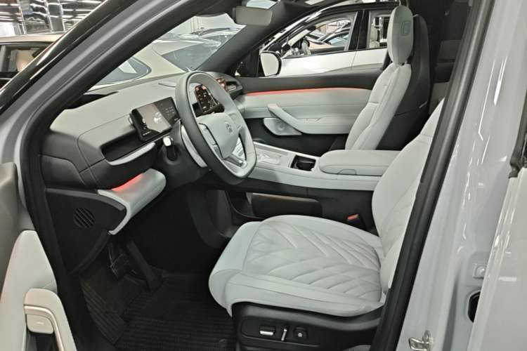 Used Nio ES6 2025 75 kWh Left Front Seat