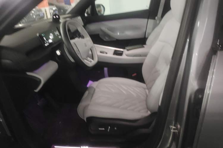 Used Nio ES6 2025 75 kWh Left Front Seat