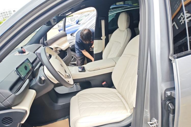 Used Nio ES6 2025 75 kWh Left Front Seat