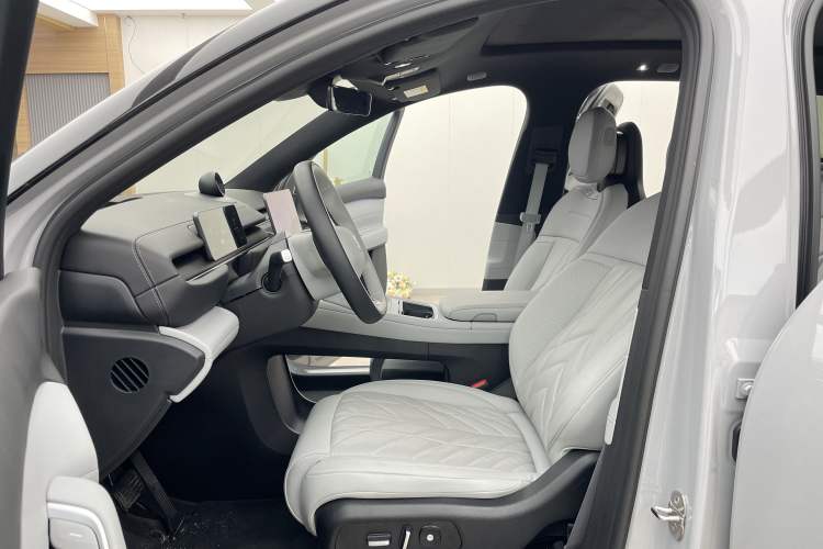 Used Nio ES6 2025 75 kWh Left Front Seat