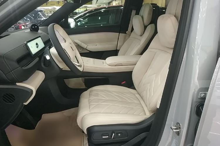 Used Nio ES6 2025 75 kWh Left Front Seat