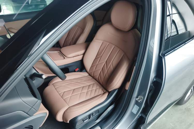 Used Nio ES6 2025 75 kWh Left Front Seat