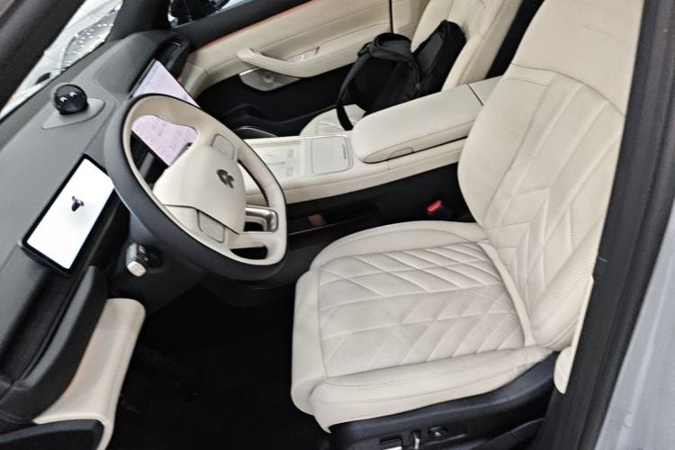 Used Nio ES6 2025 75 kWh Left Front Seat