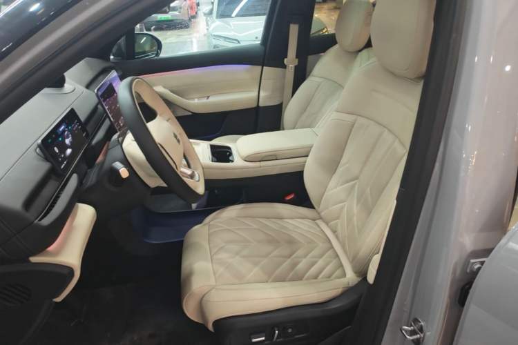 Used Nio ES6 2025 75 kWh Left Front Seat