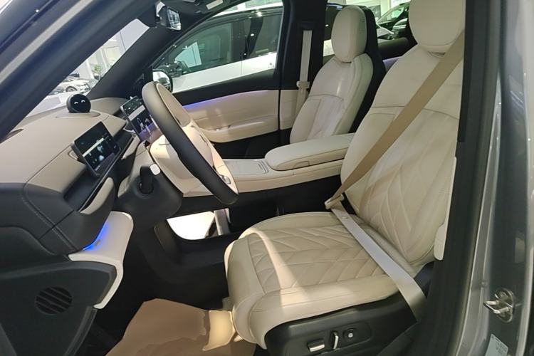 Used Nio ES6 2025 75 kWh Left Front Seat