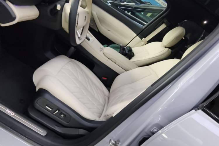Used Nio ES6 2025 75 kWh Left Front Seat