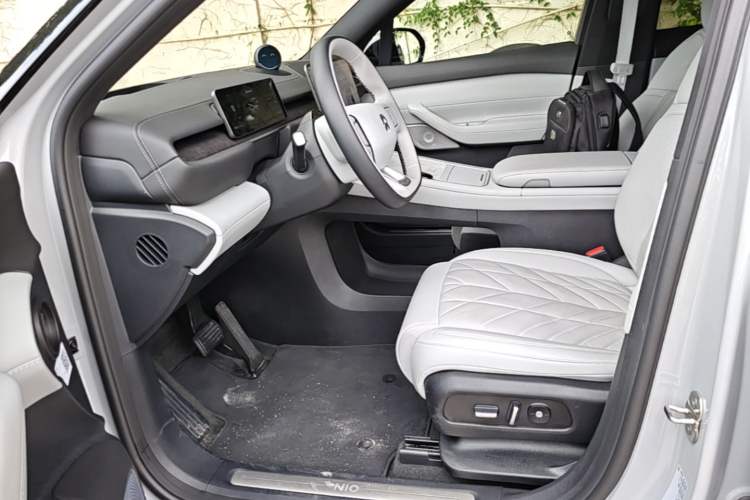 Used Nio ES6 2025 75 kWh Left Front Seat