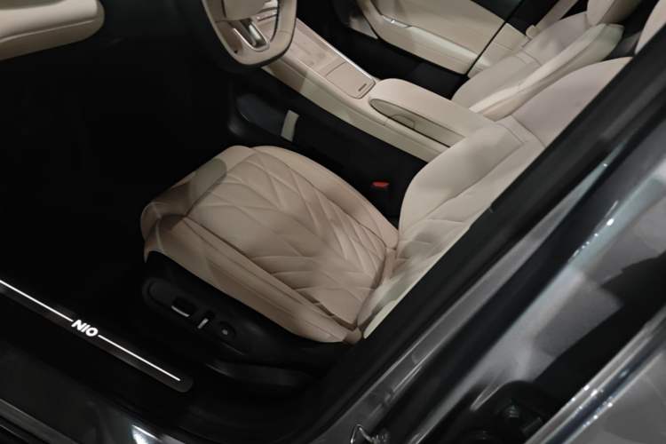 Used Nio ES6 2025 75 kWh Left Front Seat