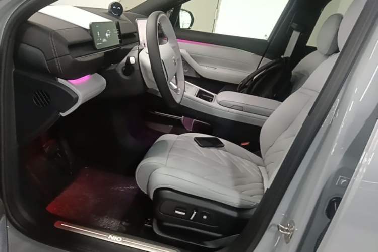 Used Nio ES6 2025 75 kWh Left Front Seat