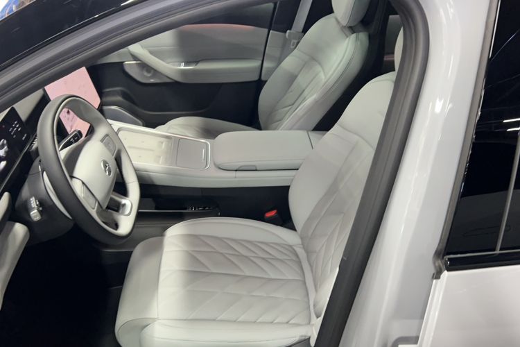 Used Nio ES6 2025 75 kWh Left Front Seat