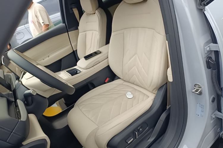 Used Nio ES6 2025 75 kWh Left Front Seat