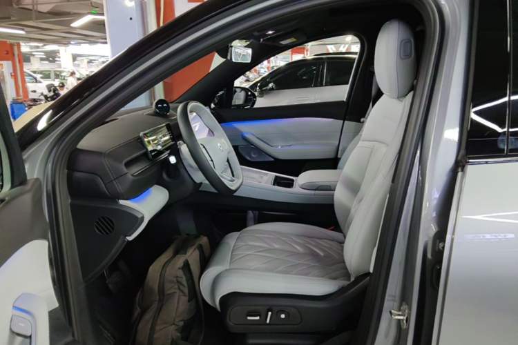 Used Nio ES6 2025 75 kWh Left Front Seat