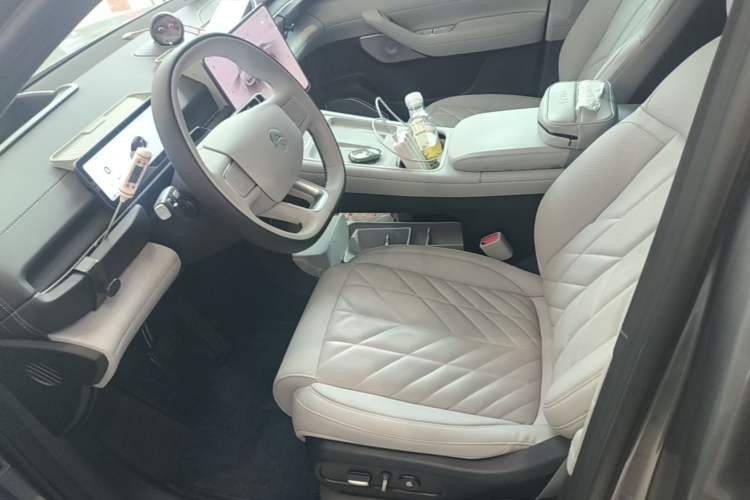 Used Nio ES6 2025 75 kWh Left Front Seat