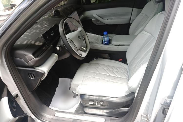 Used Nio ES6 2025 75 kWh Left Front Seat