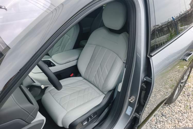 Used Nio ES6 2025 75 kWh Left Front Seat