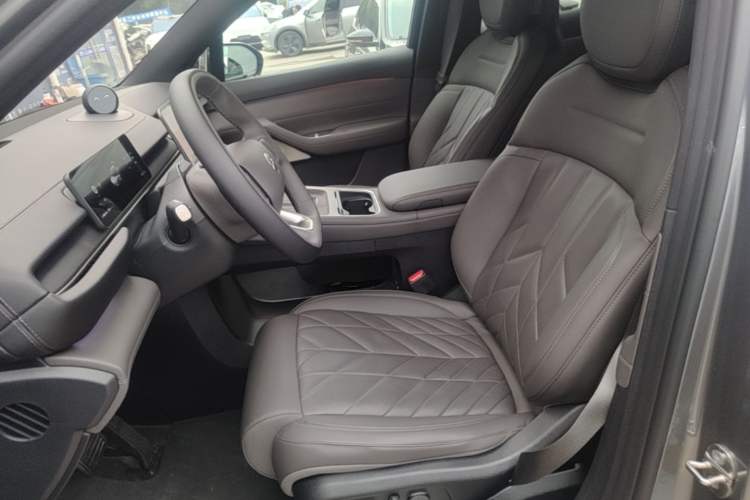 Used Nio ES6 2025 75 kWh Left Front Seat