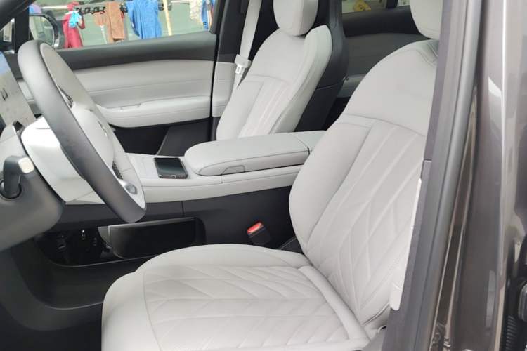 Used Nio ES6 2025 75 kWh Left Front Seat